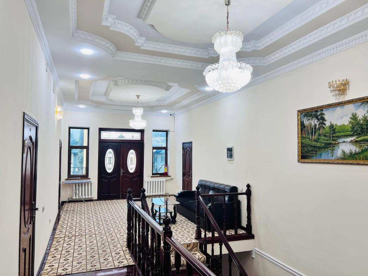 Alisher Hotel Doesjanbe Buitenkant foto